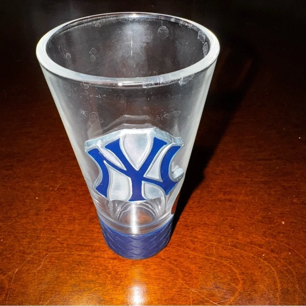 MLB New York Yankees Collectors Shot Glass 4 Oz. With Blue Silicone Base
